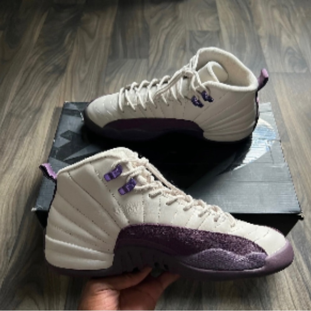 2018
Jordan Retro 12  GS 'Desert Sand - Picture 3 of 9